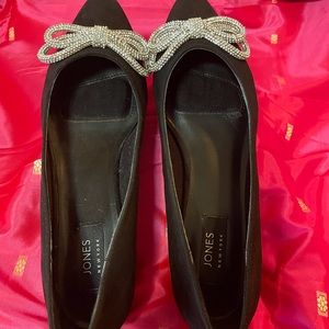 Jones New York, style Quennelle Black evening shoes.